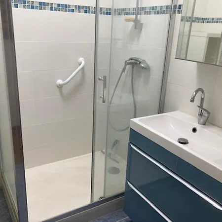 Climatise Centre-ville Proche - Fr-1-308-185 * Le Lavandou